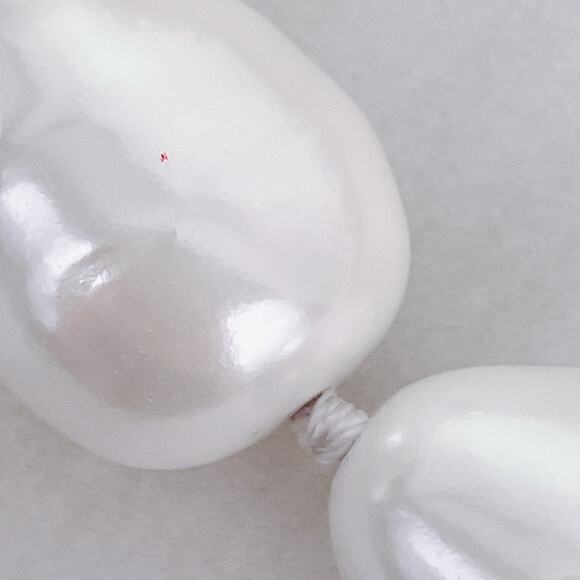 Vintage Baroque Faux Pearl Necklace Gold Tone Clasp 2000s 24.75" Chunky Strand - Picture 9 of 11